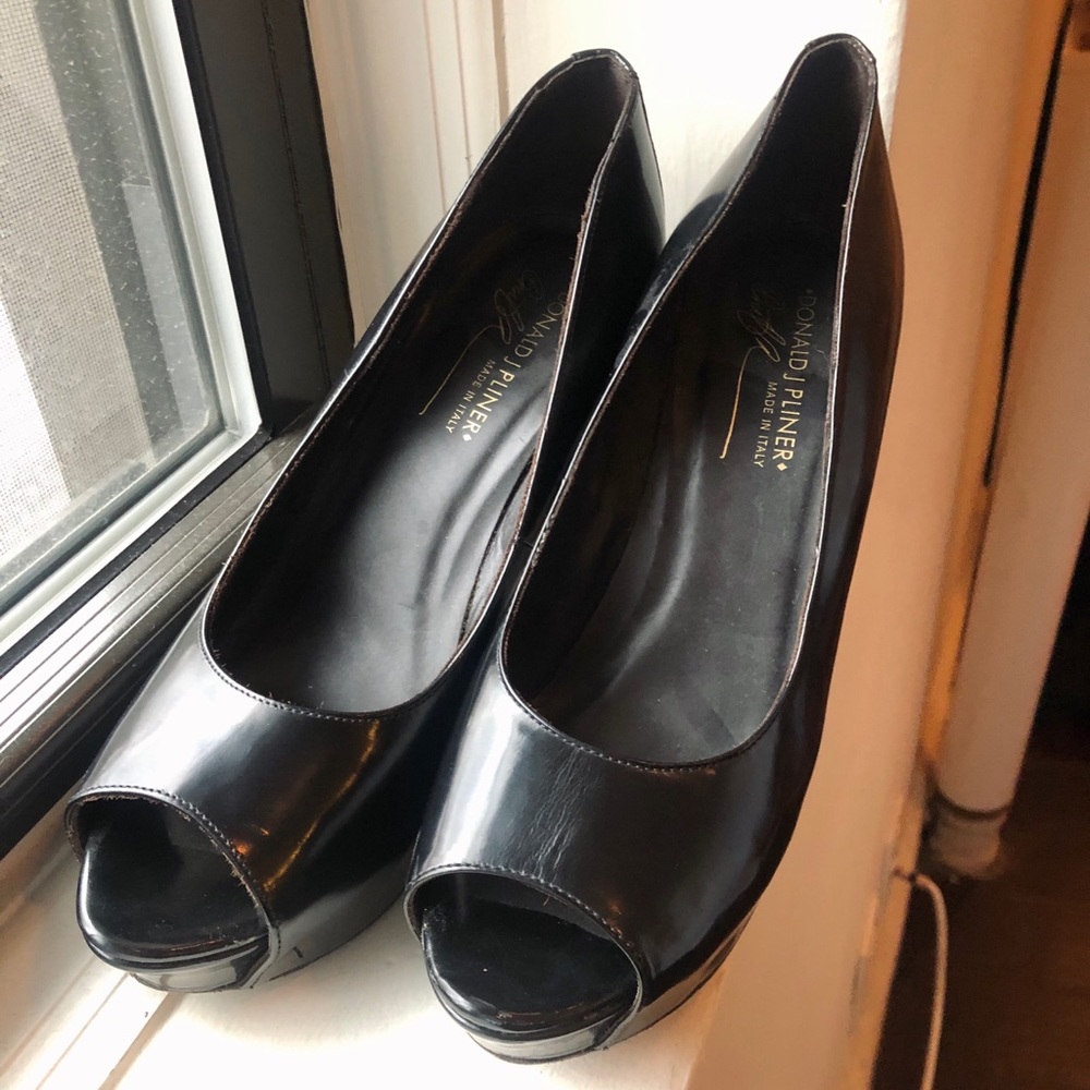 Donald Pliner black heels